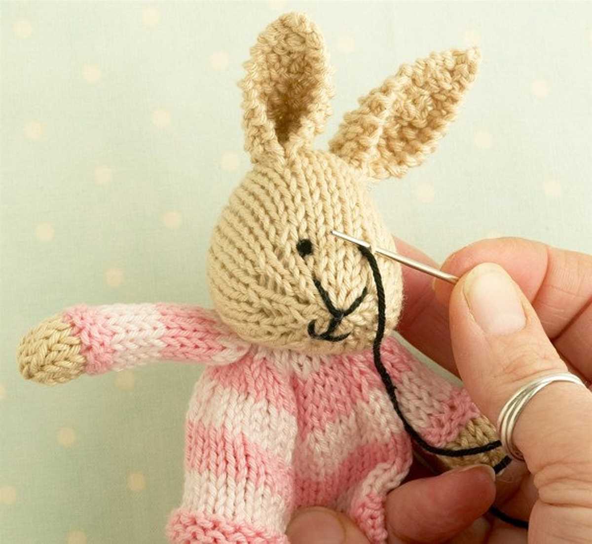 Easter bunny egg cosy knitting pattern