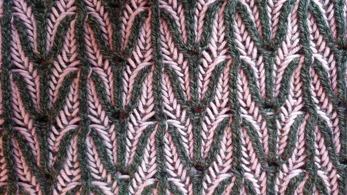 Two color knitting patterns scarf