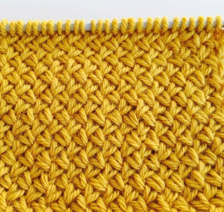 Diagonal knit stitch pattern