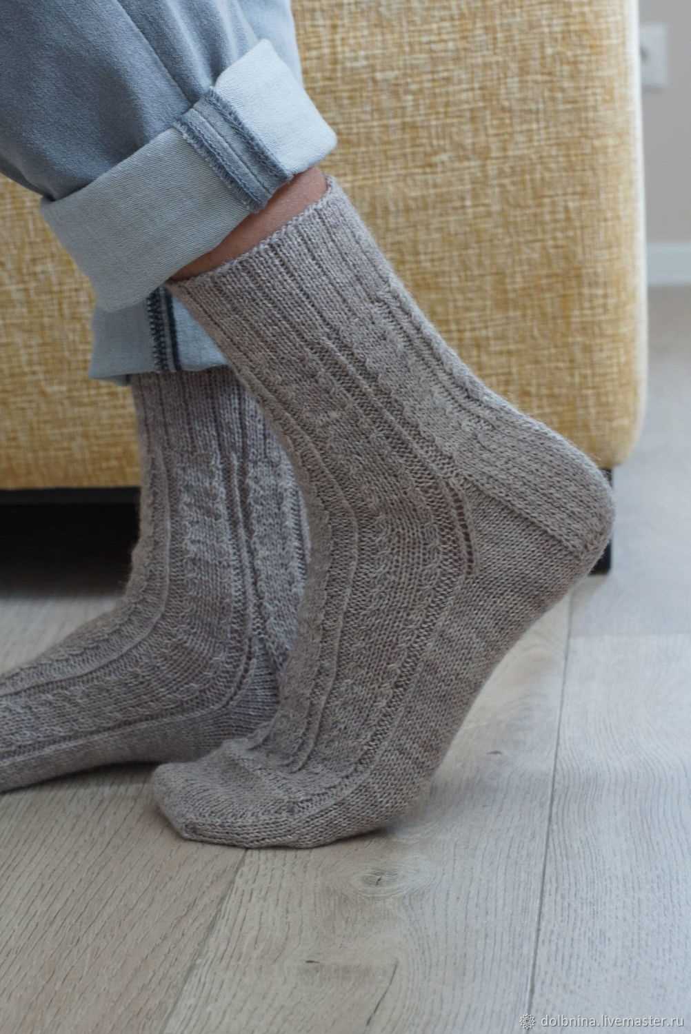 Mens wool socks knitting pattern