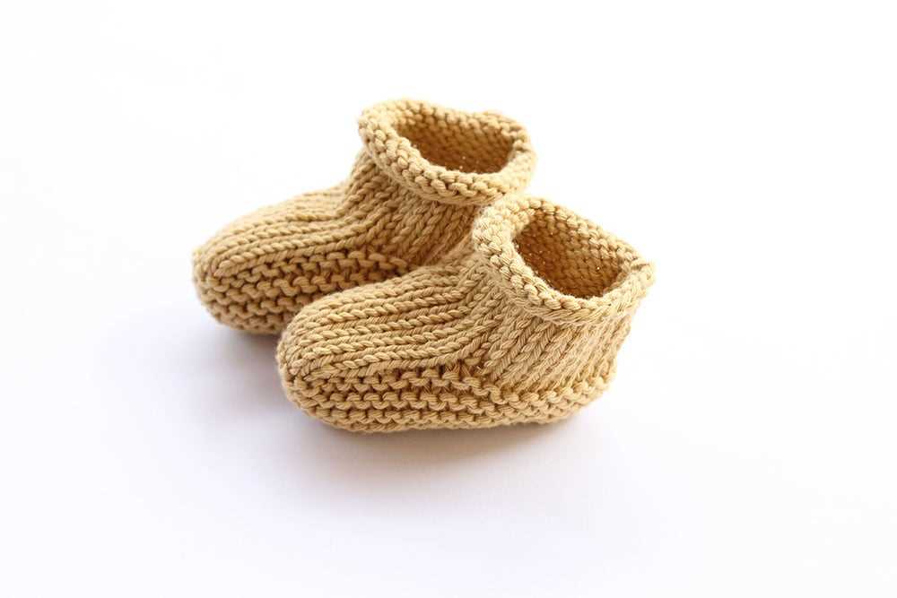 Free knitted baby booties pattern