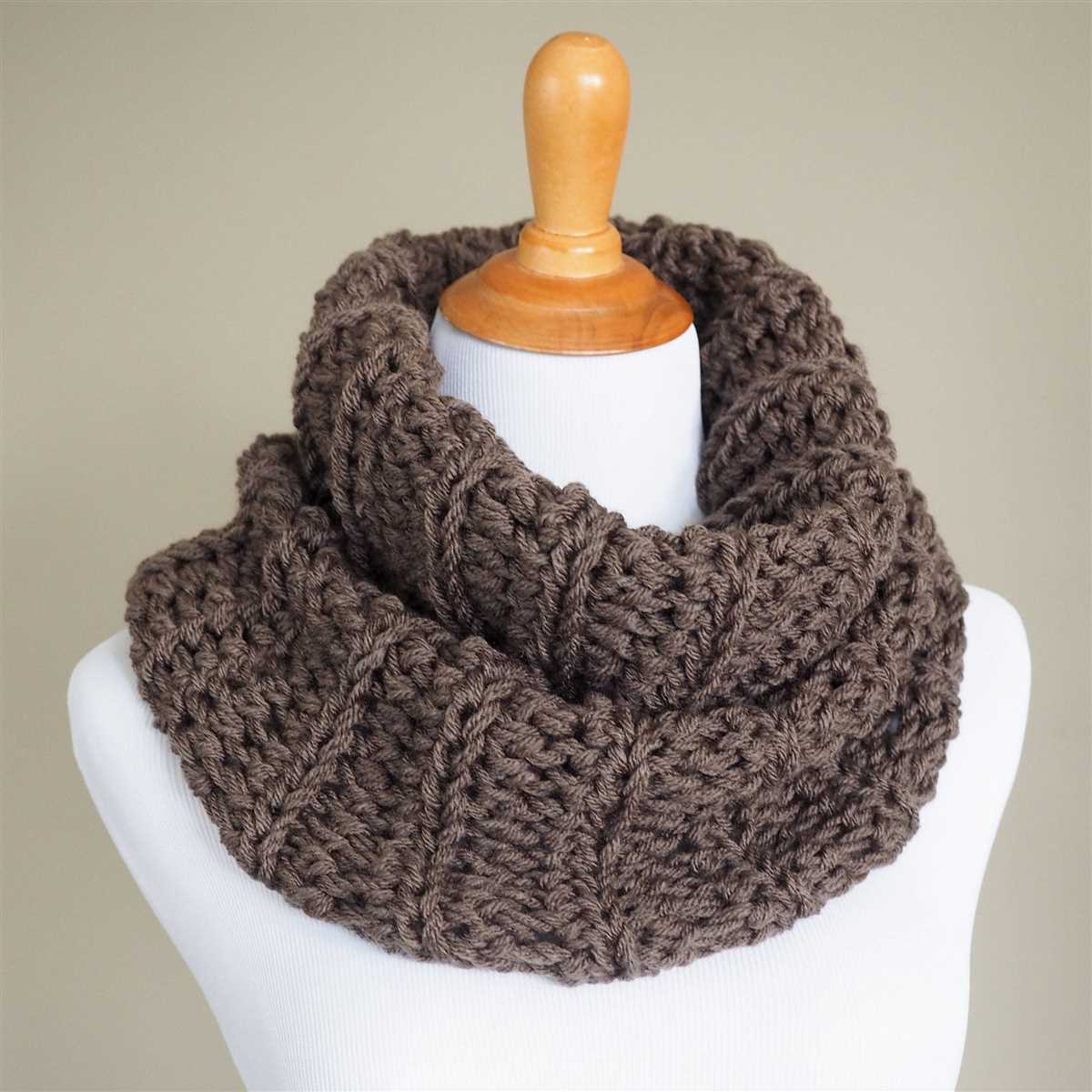 Chunky knit cowl pattern free uk