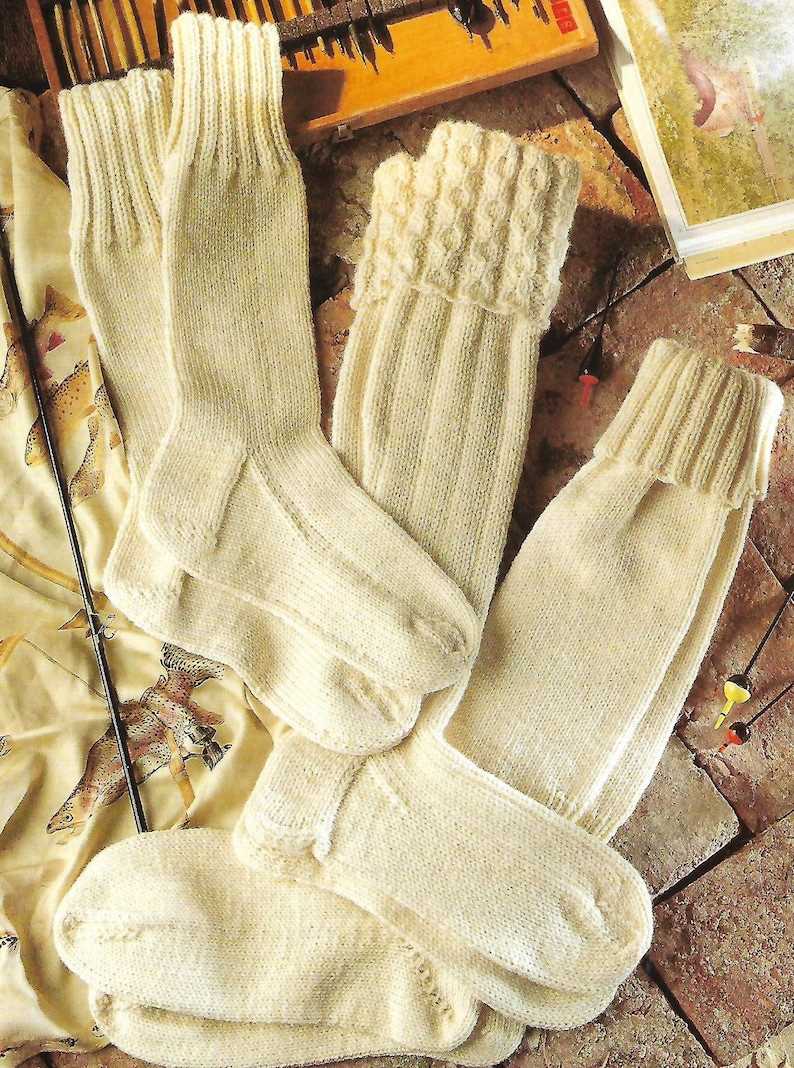 Hiking socks knitting pattern