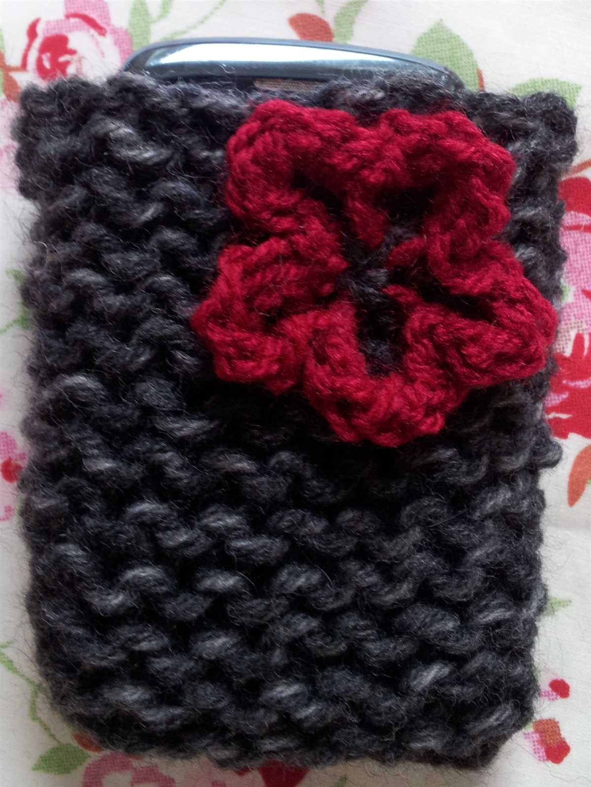 Knitted cell phone cover pattern