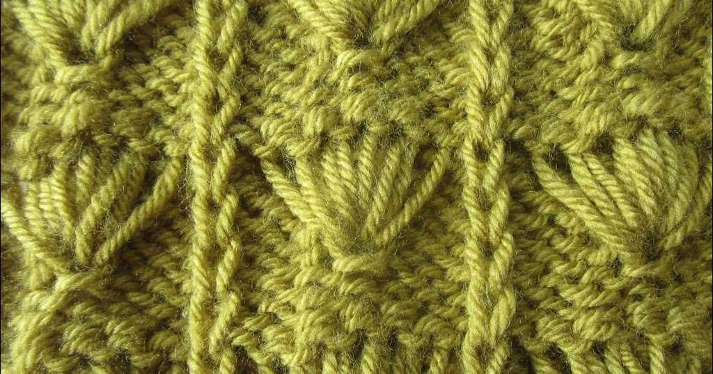 Alternating welted leaf knitting pattern