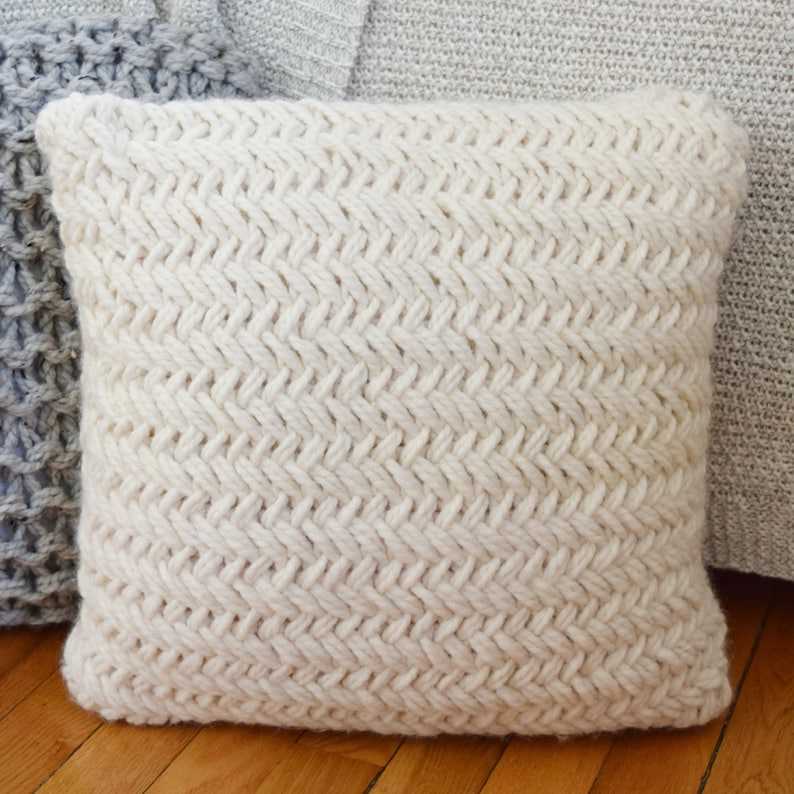 Chunky knit throw pillow pattern
