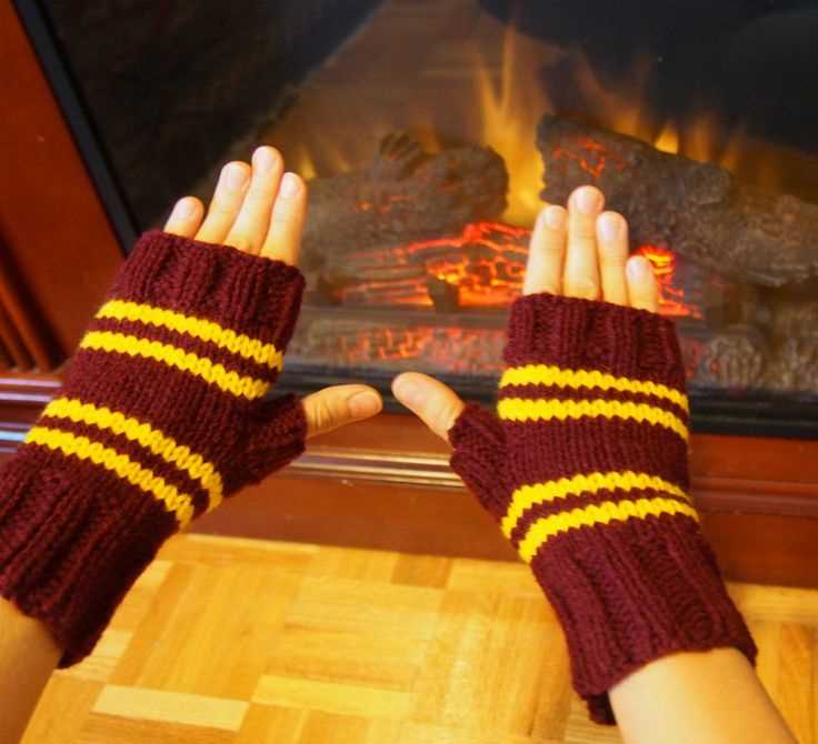 Striped fingerless gloves knitting pattern