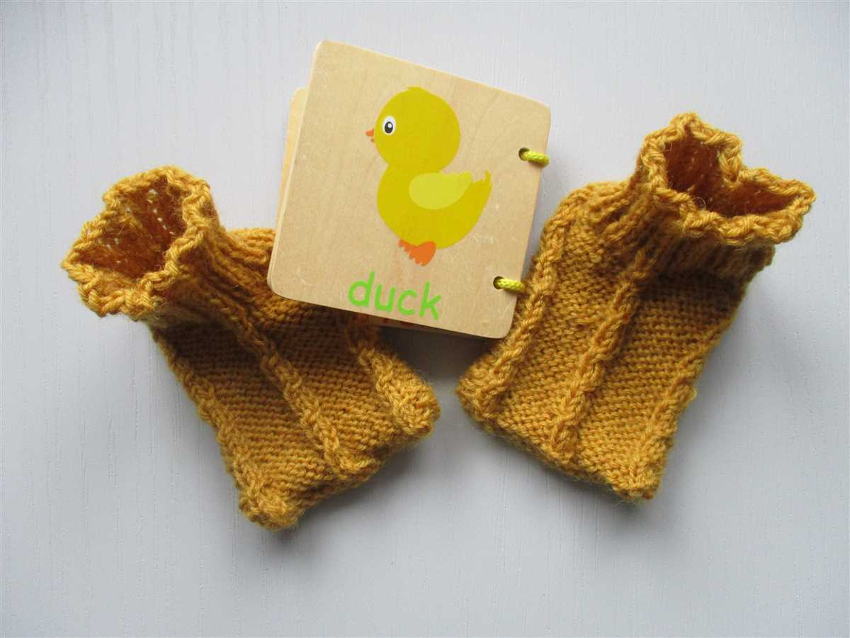 Knitted duck feet pattern
