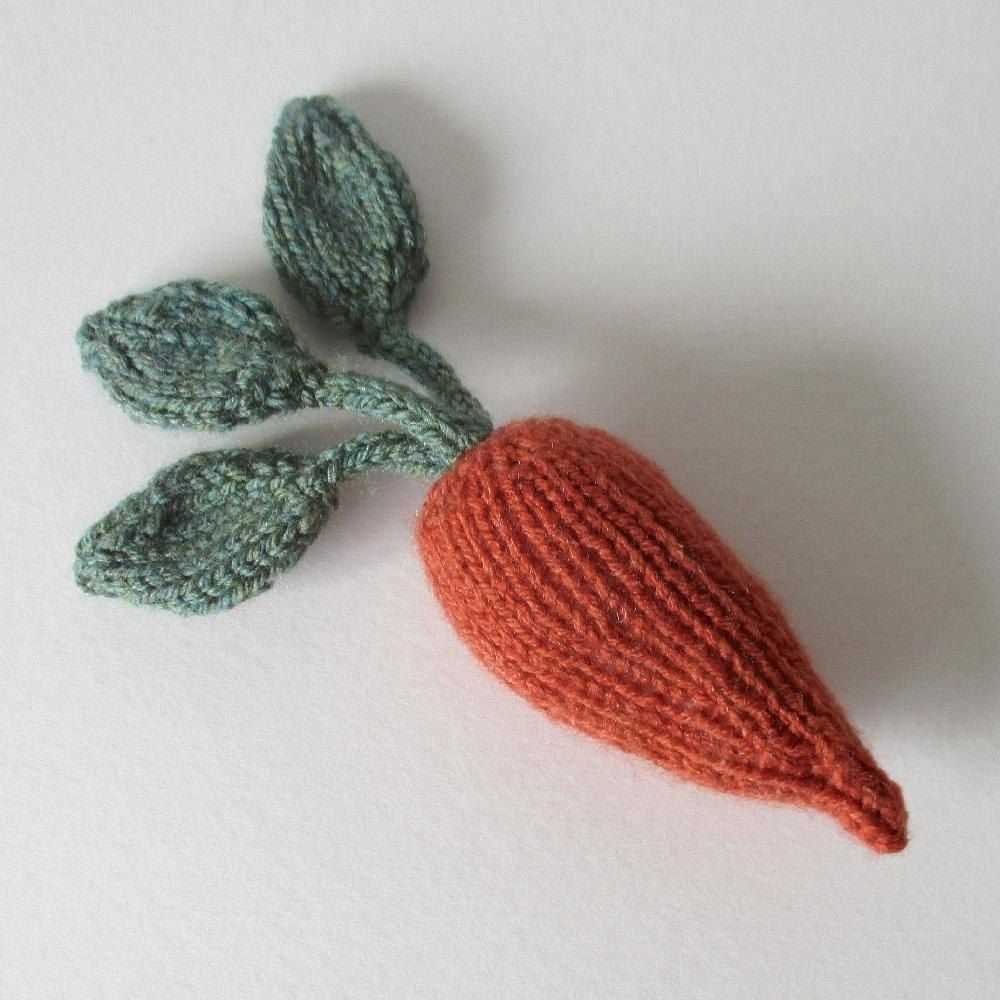 Knitting pattern for a carrot