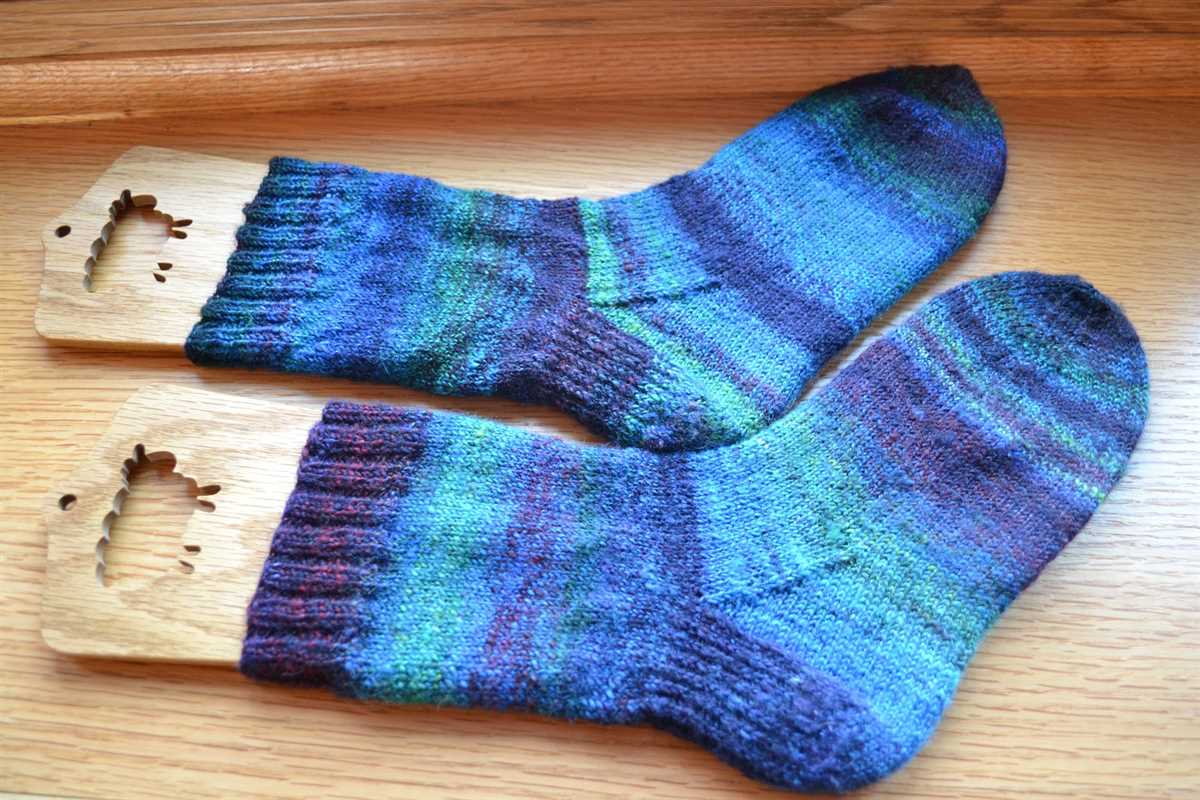 Mens wool socks knitting pattern
