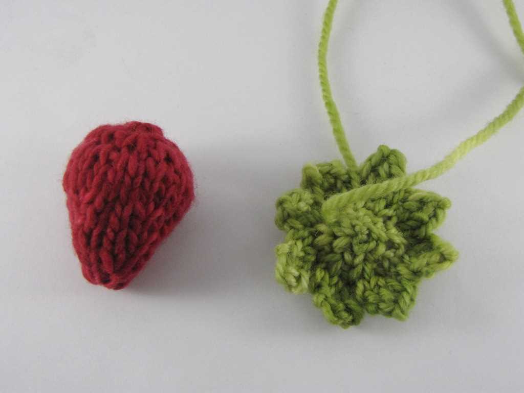 Strawberry knit pattern