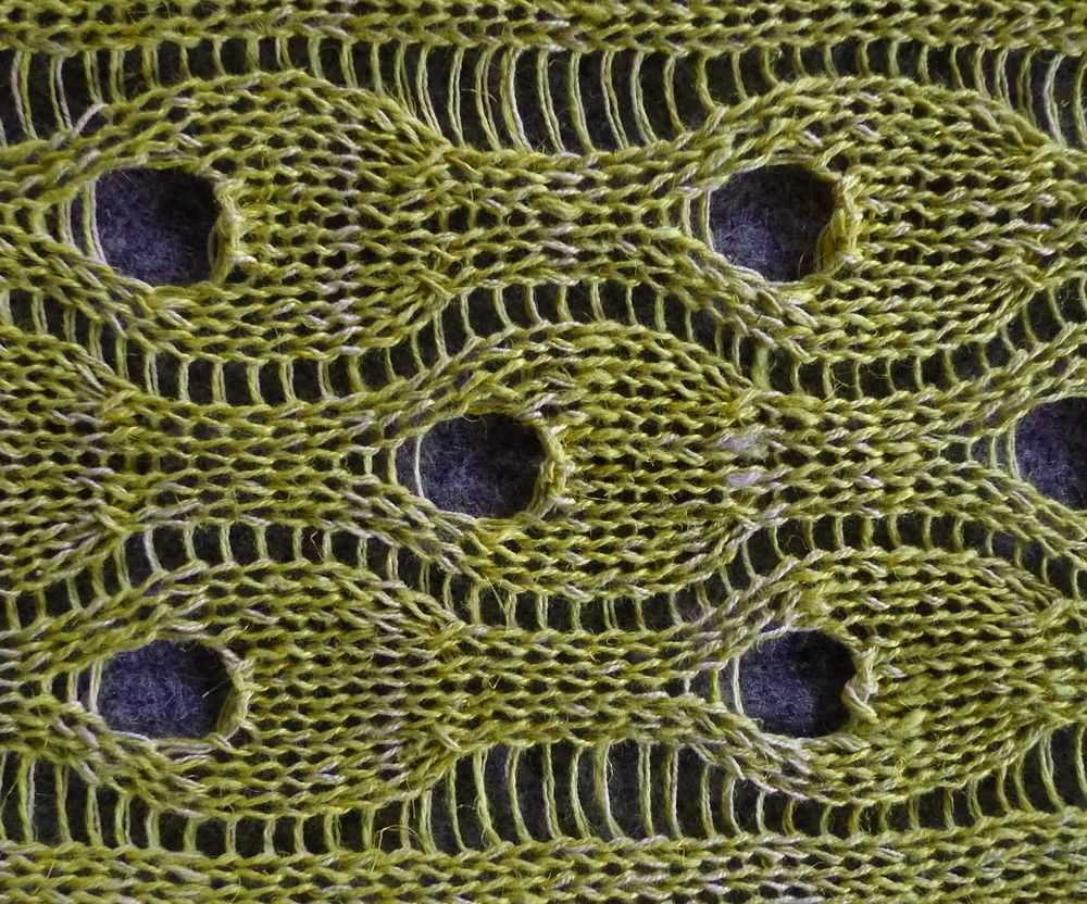 Knit pattern with holes