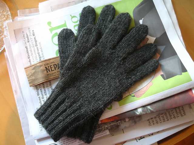 Knitting pattern for mens gloves
