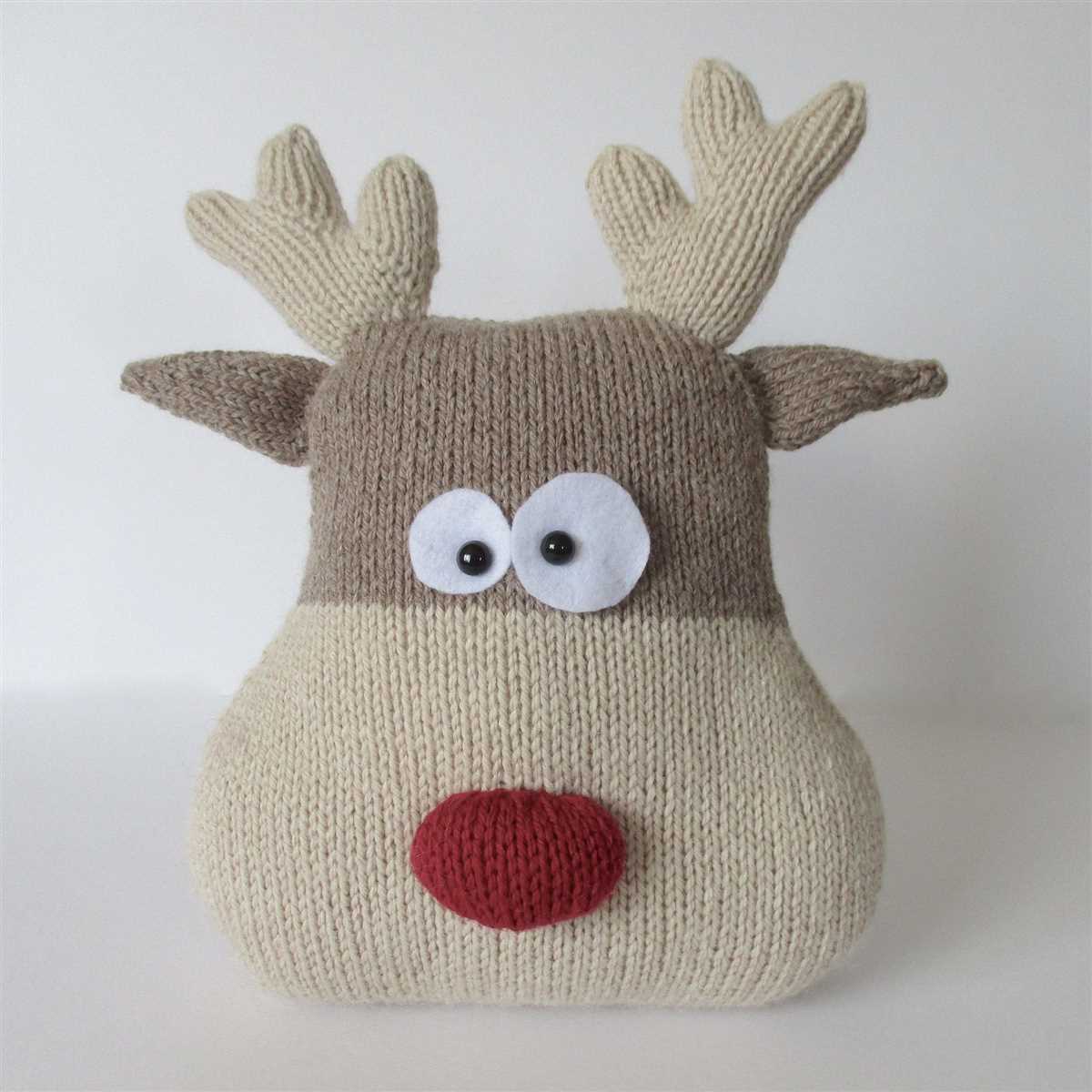Knitted reindeer head pattern