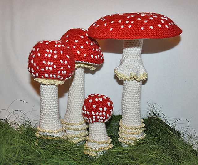 Knitted toadstool pattern