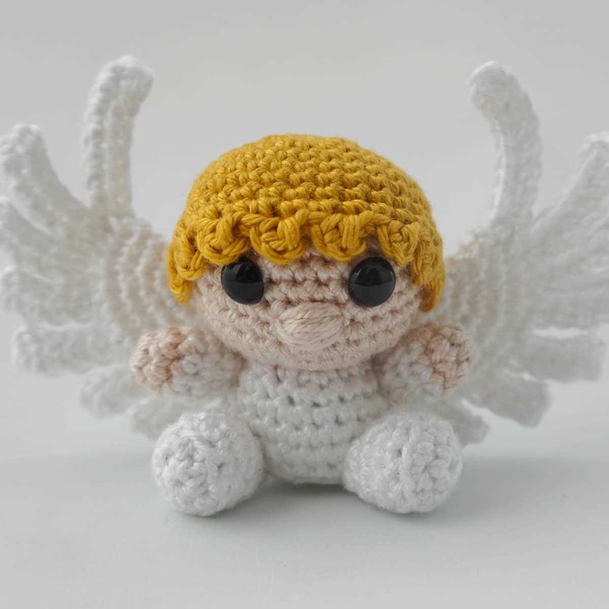Knitting pattern for an angel