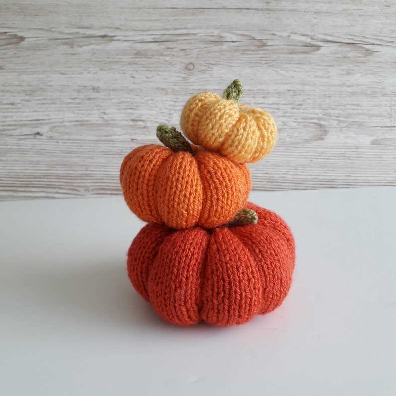 Knitted pumpkins pattern