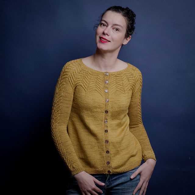 Cardigan ladies knitting pattern