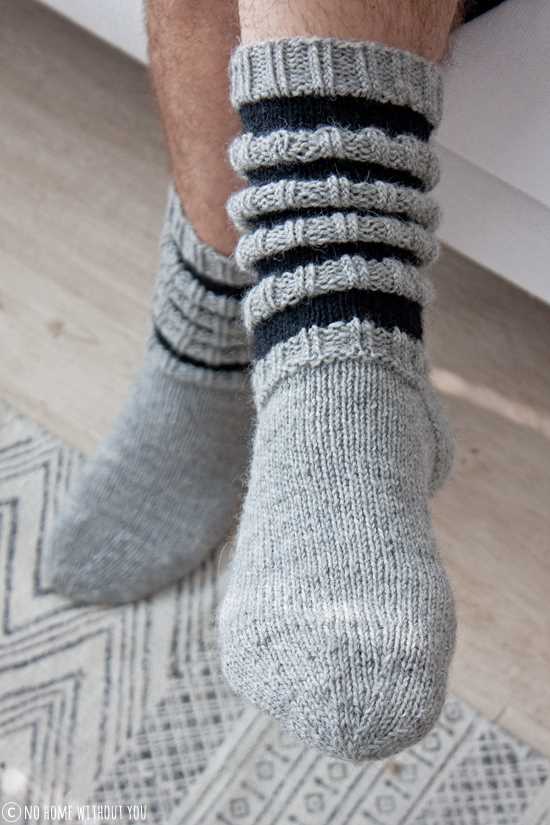 Mens wool socks knitting pattern
