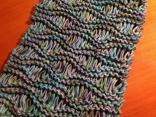 Knit scarf pattern variegated yarn