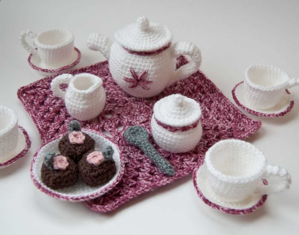 Knitted cup and saucer pattern