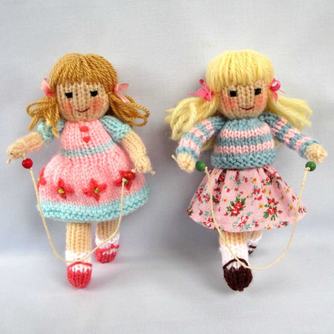 Knitting patterns for small dolls clothes