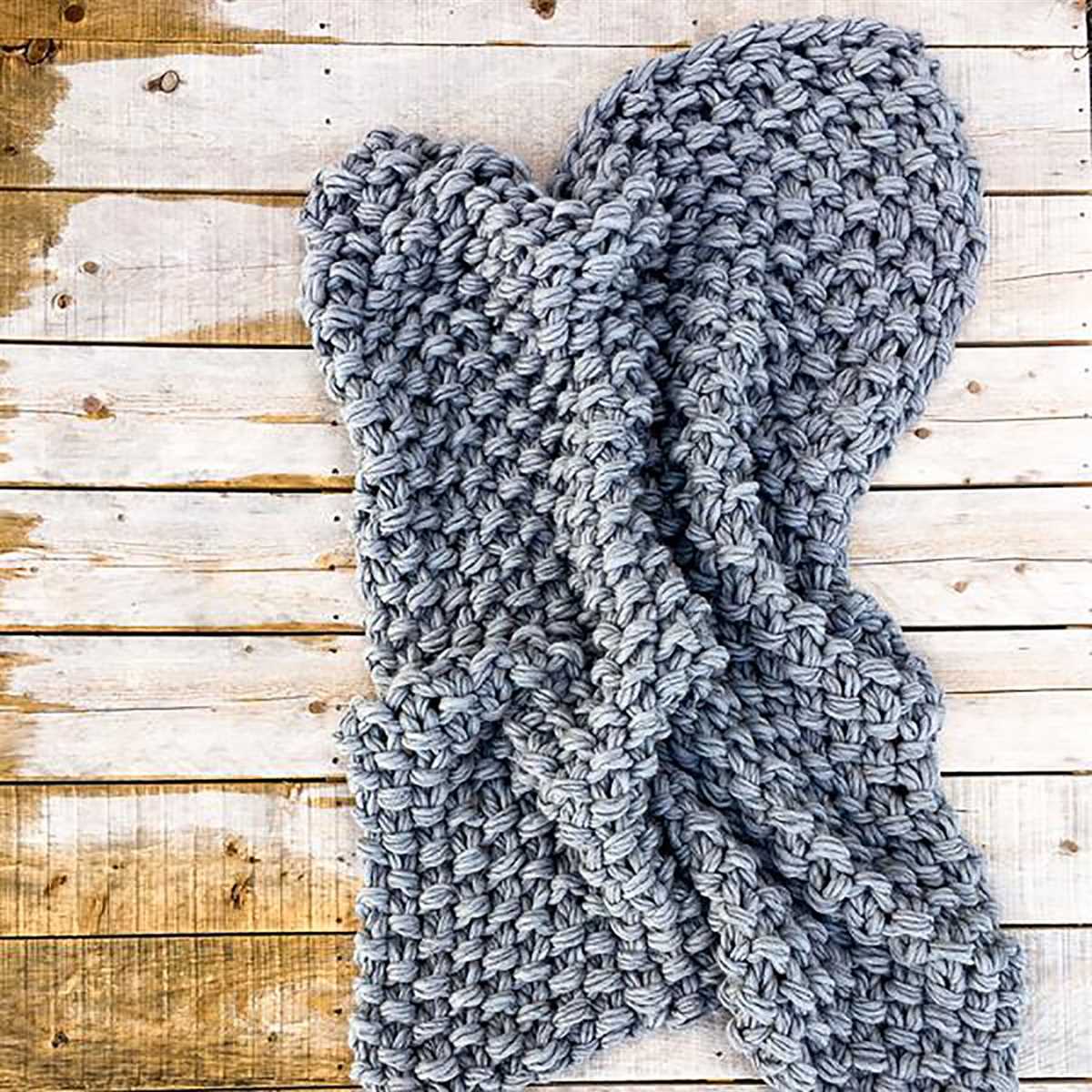 Creating a cozy arm knitted blanket with this step-by-step pattern Arm knitted blanket pattern