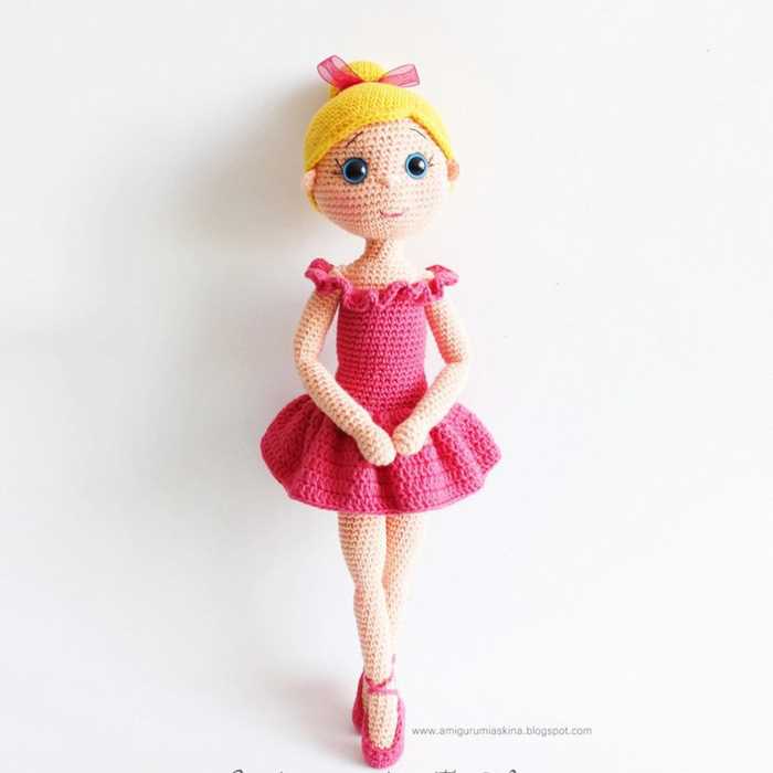 Ballerina doll knitting pattern