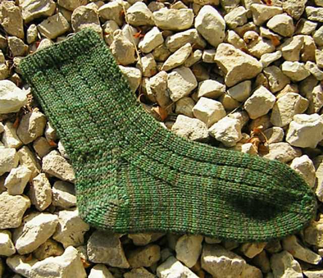 Basic men's sock knitting pattern