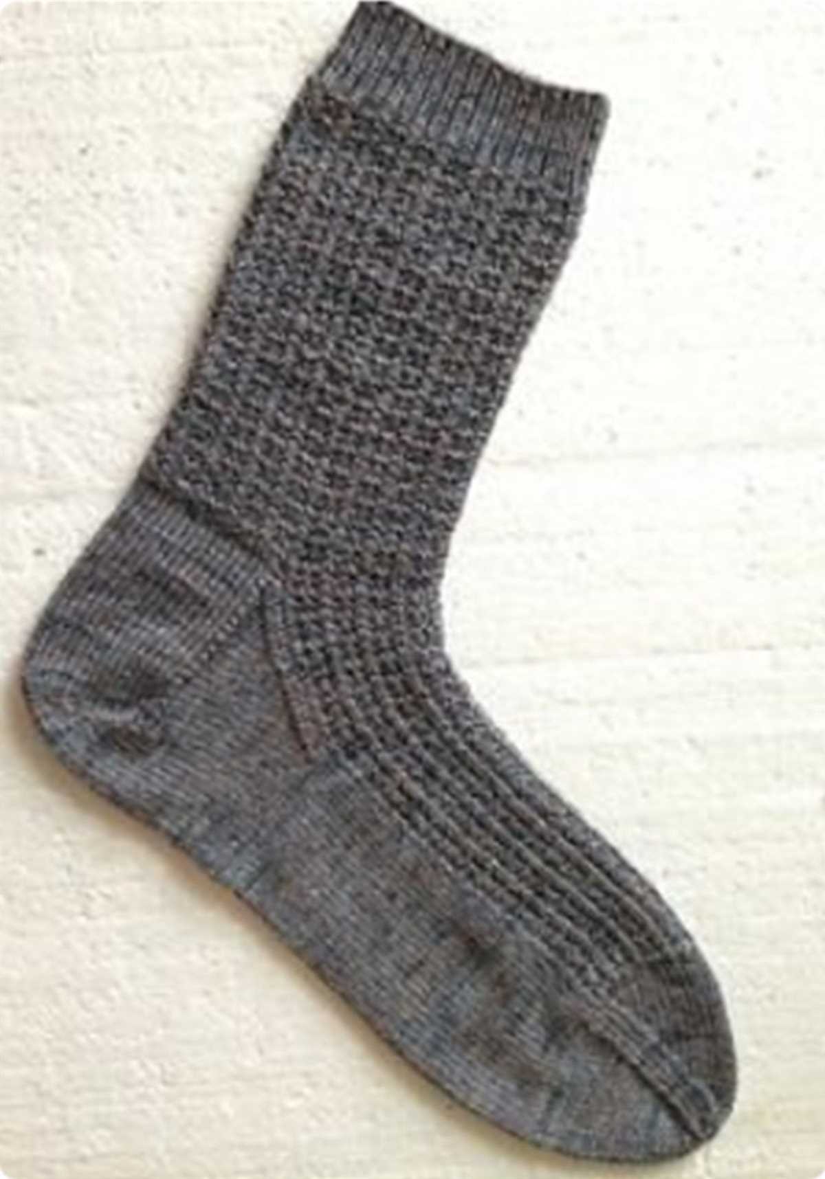 Basic men's sock knitting pattern