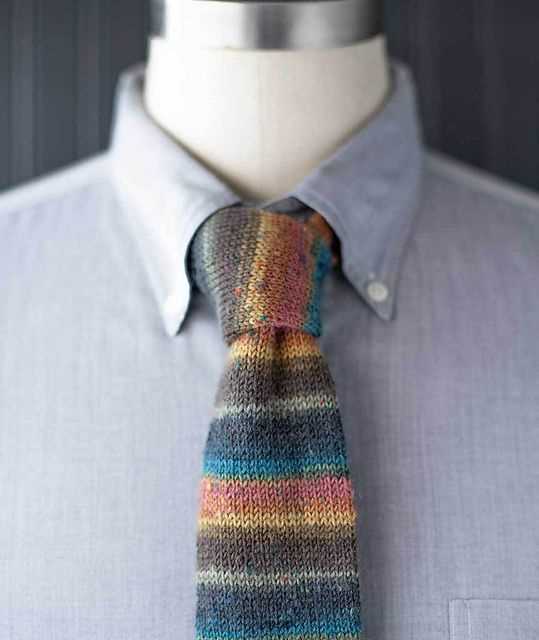 Bias knit tie pattern