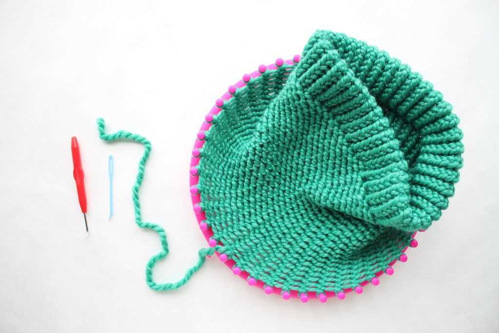 Button tab knit hat pattern