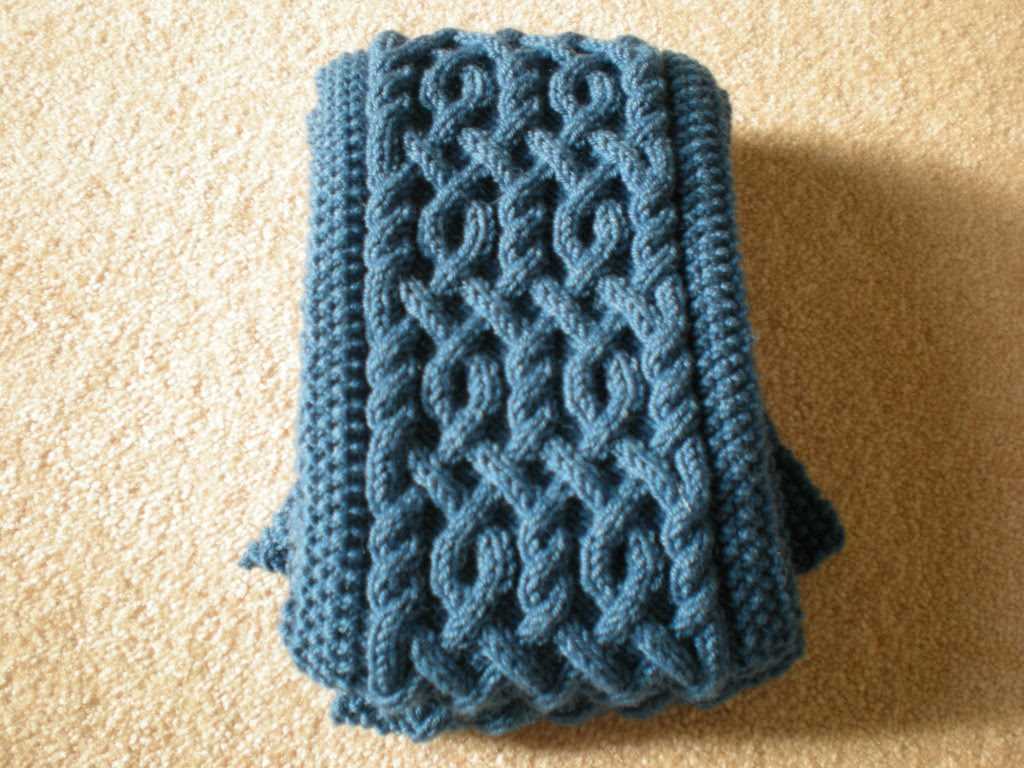 Cable knit crochet scarf pattern