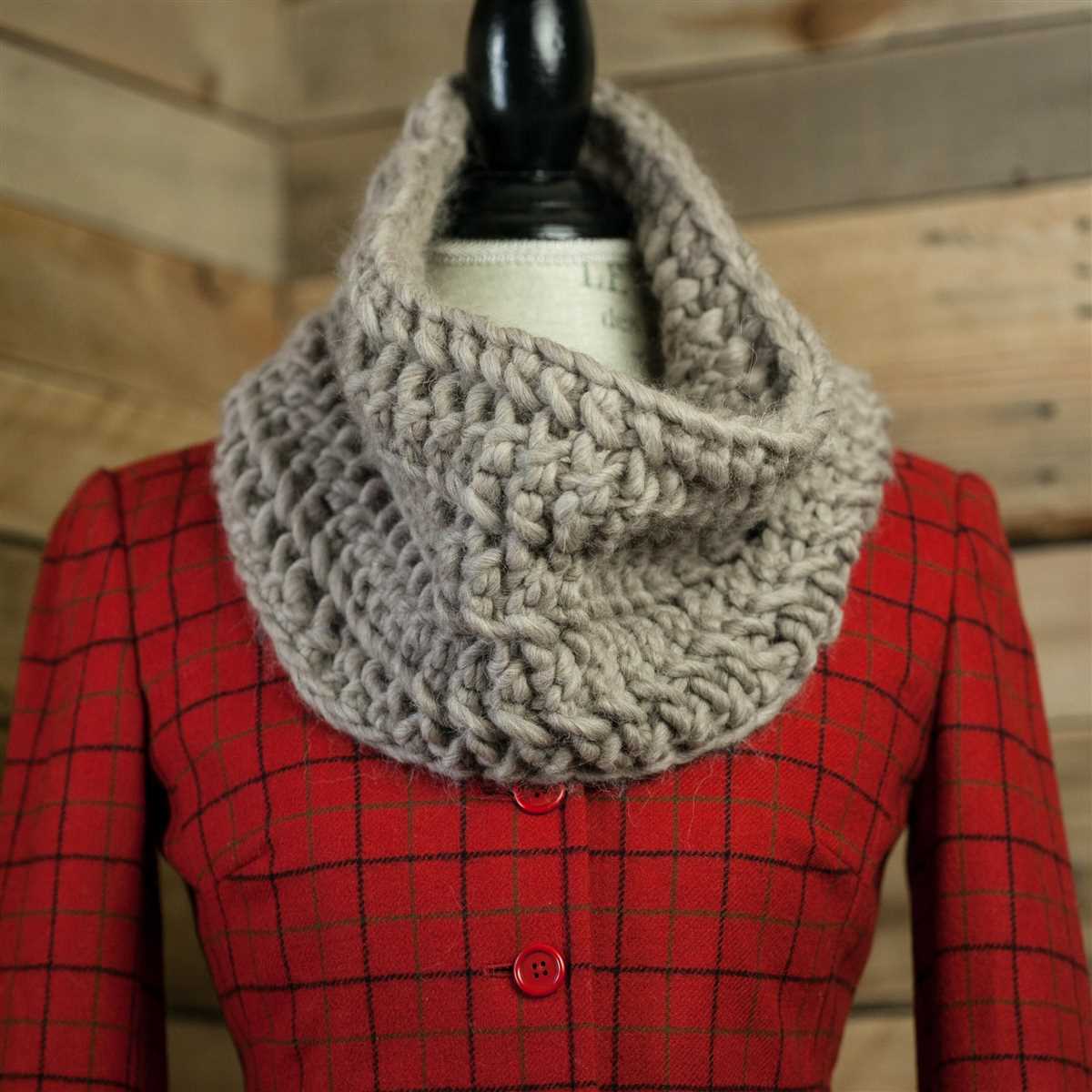 Chunky cowl knitting pattern