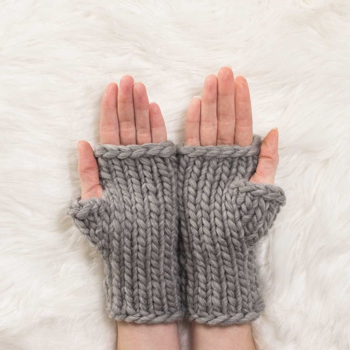 Chunky gloves knitting pattern