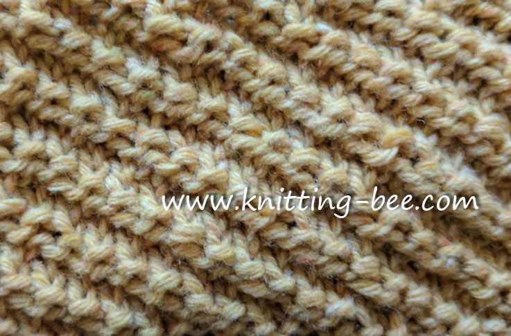 Diagonal knit stitch pattern