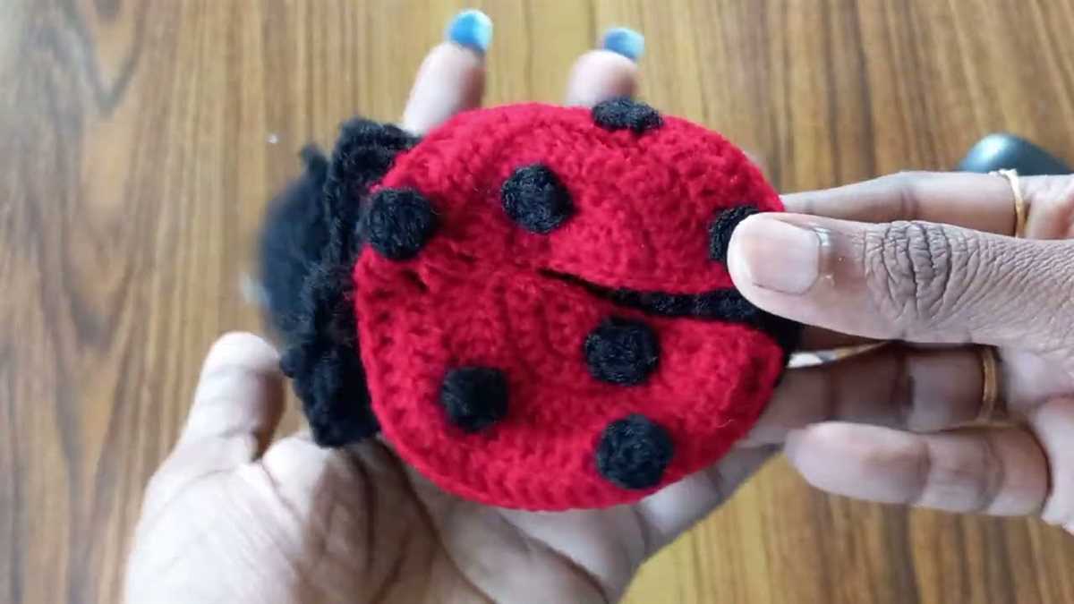 Earbud pouch knitting pattern