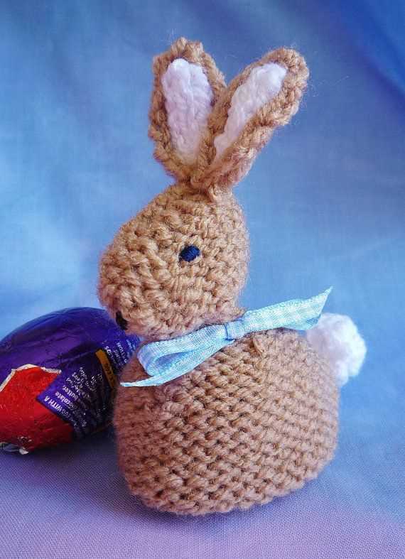 Easter bunny egg cosy knitting pattern
