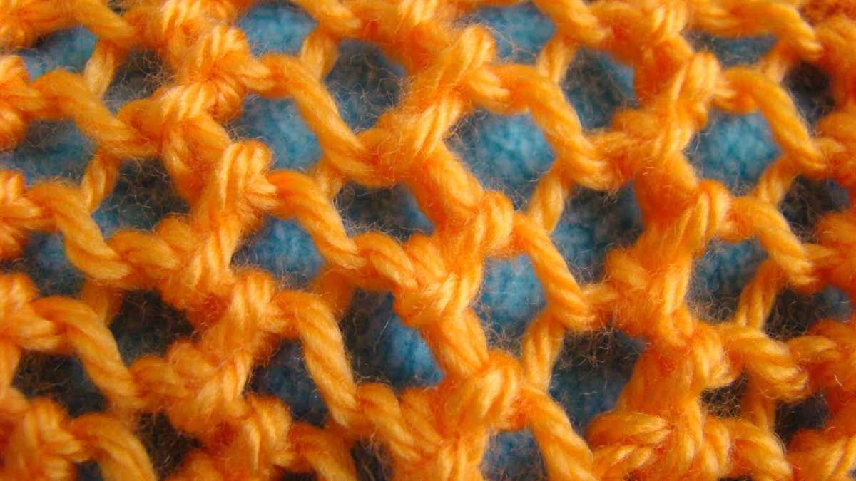Get cozy with this simple reversible knit scarf pattern Easy reversible knit scarf pattern