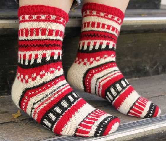 Fish socks knitting pattern