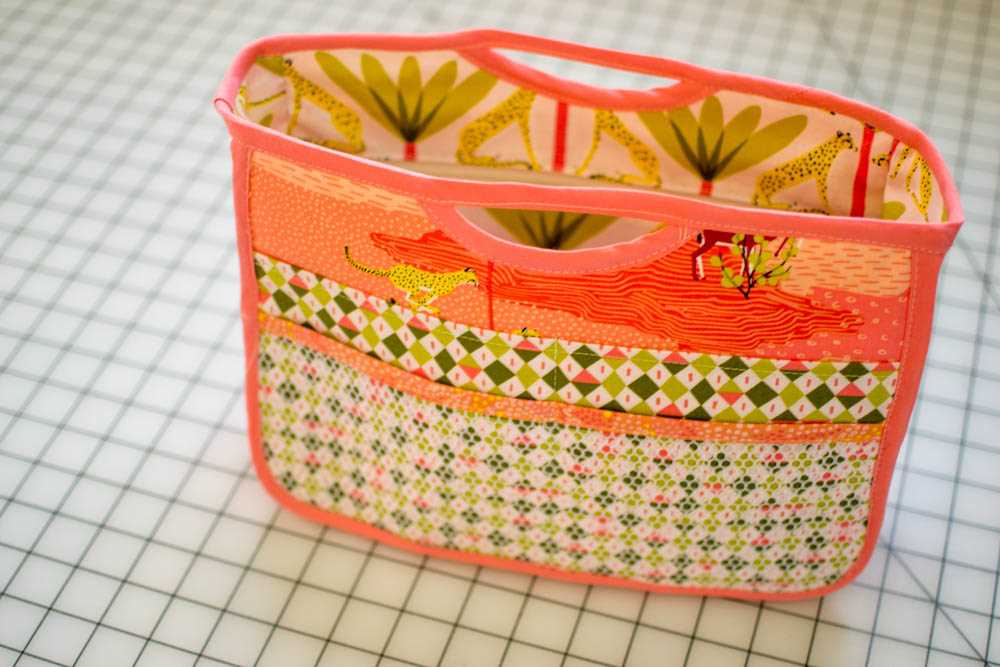 Free sewing pattern for a knitting storage bag
