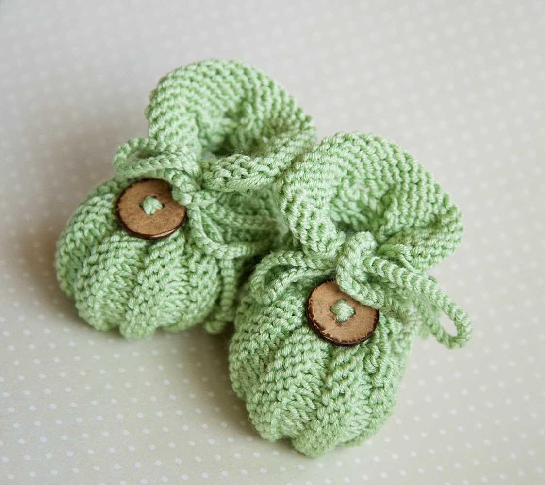 Free knitted baby booties pattern