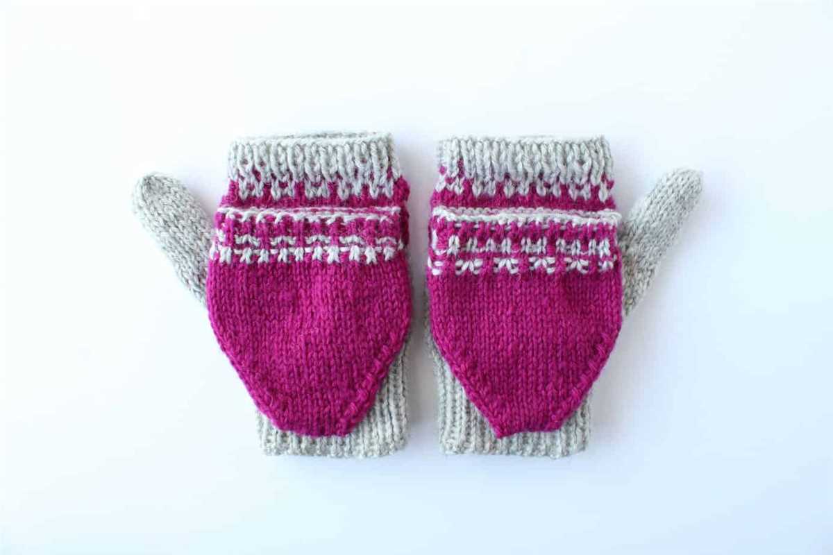 Free knitting pattern for fingerless gloves with flap
