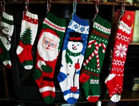 Free patterns for hand knit christmas stockings