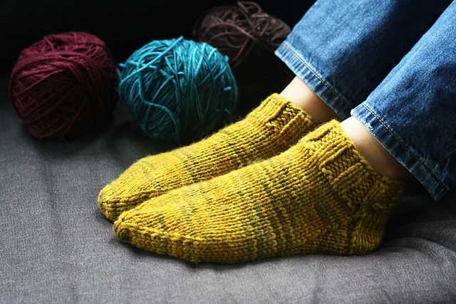 Free patterns for knit slippers