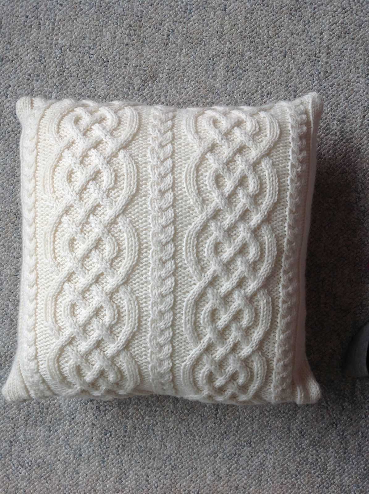 Hand knitted cushion cover patterns free