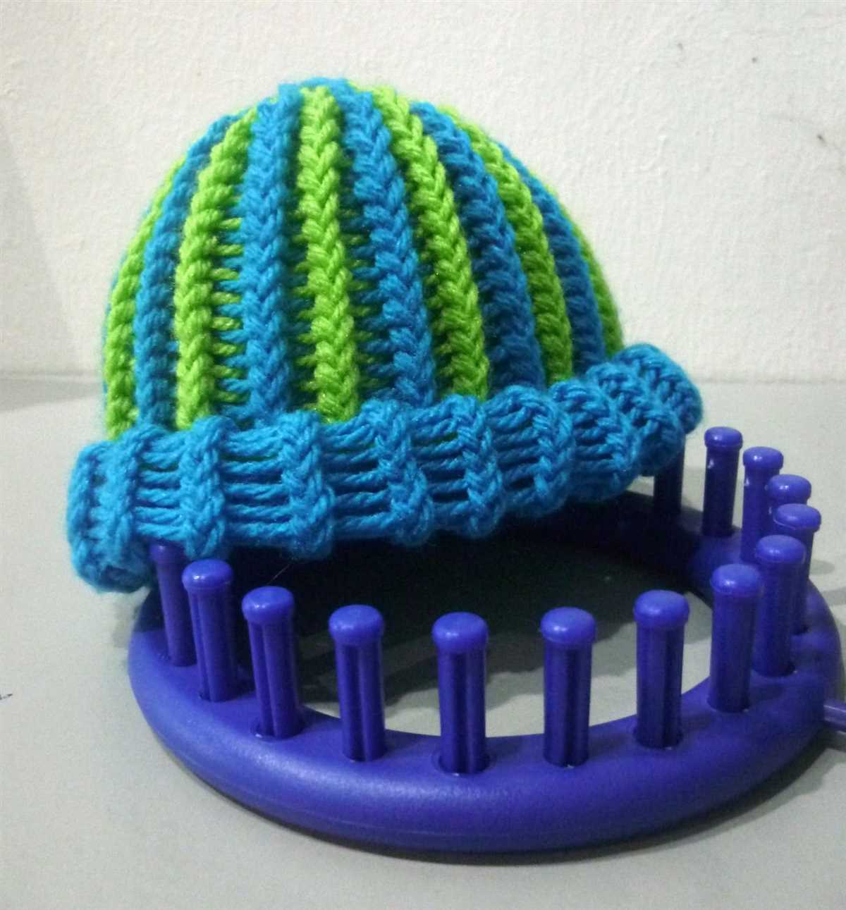 Hat patterns for round knitting looms