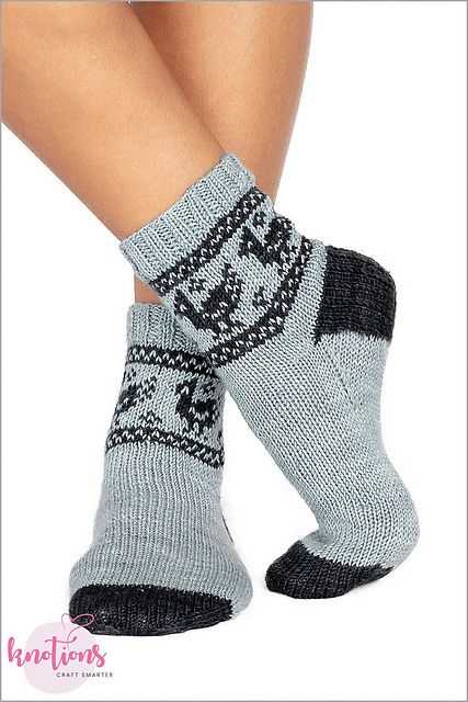 Cozy and Stylish - Knit Your Own House Socks with This Easy Pattern House socks knitting pattern