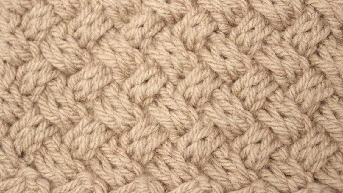 How to knit patterns with two colors
