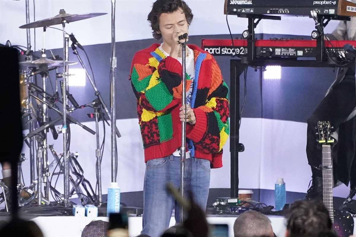 Jw anderson cardigan knitting pattern